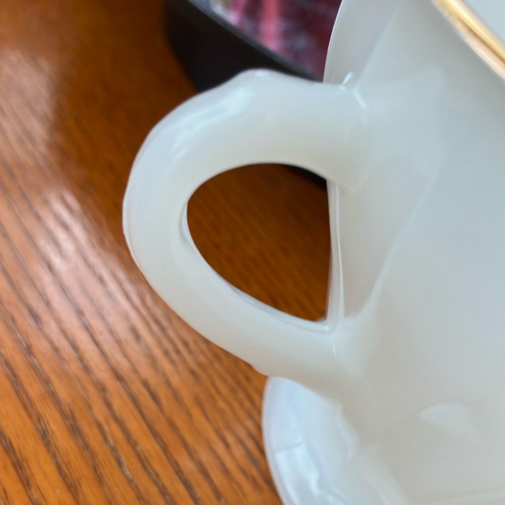 VINTAGE FIRE KING ANCHOR HOCKING SWIRL MILK GLASS 22K EDGE SUGAR BOWL WITH LID - Picture 7 of 9